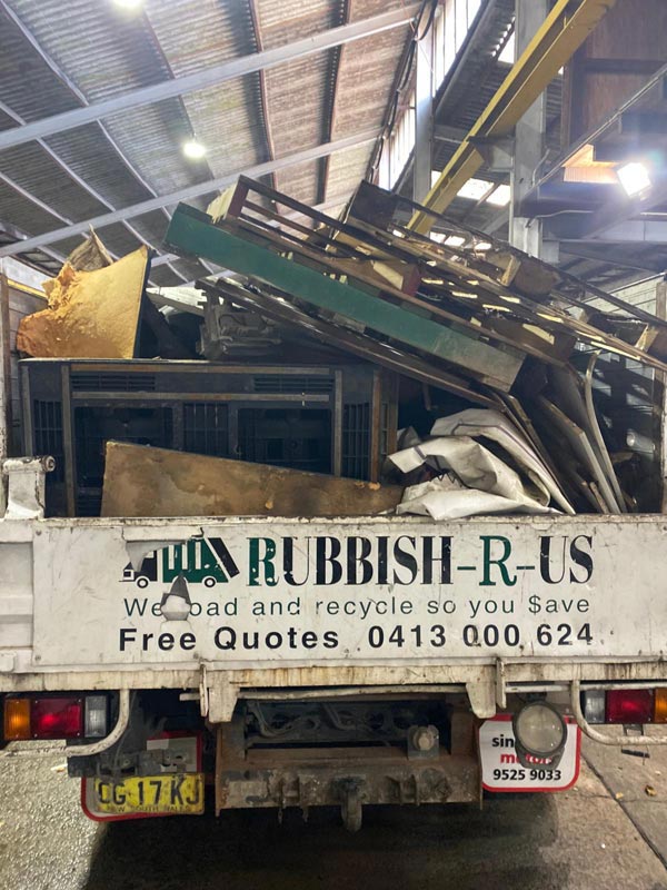 Best Rubbish Removal Sydney — Rubbish R Us team on site